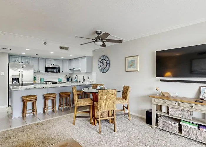 Holiday home Ocean Block Retreat With Easy Access & Shared Pools