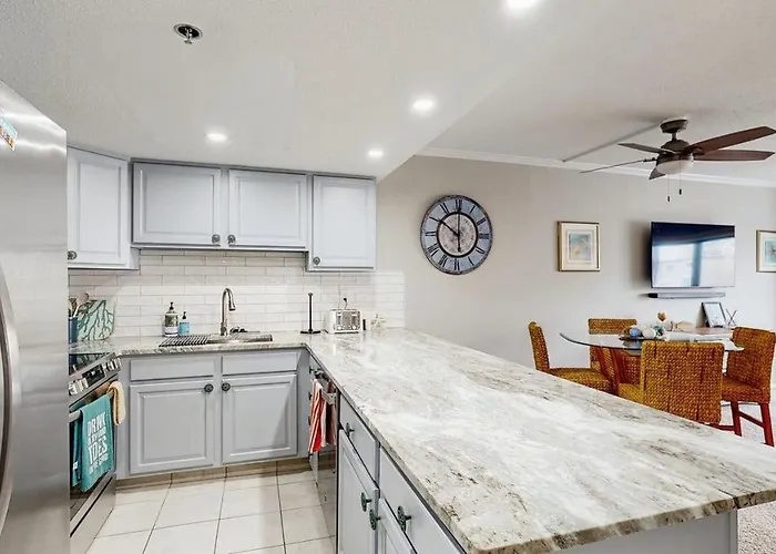 Ocean Block Retreat With Easy Access & Shared Pools Holiday home