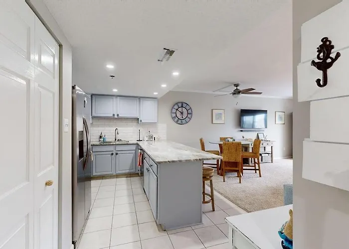 Ocean Block Retreat With Easy Access & Shared Pools