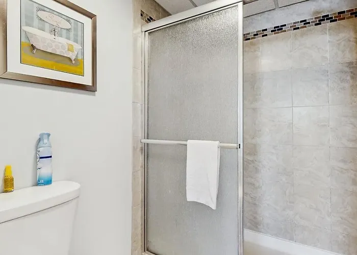 Ocean Block Retreat With Easy Access & Shared Pools