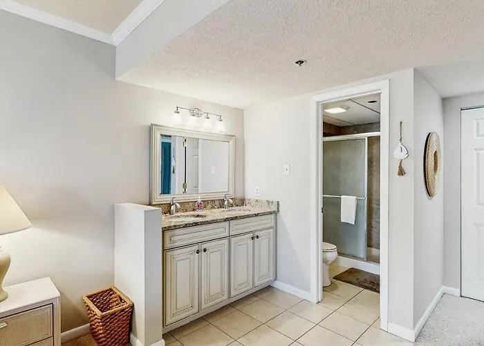 Ocean Block Retreat With Easy Access & Shared Pools