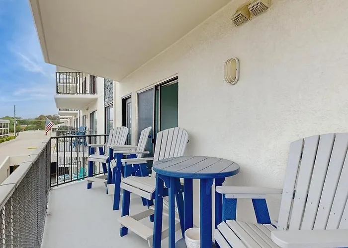 Ocean Block Retreat With Easy Access & Shared Pools *