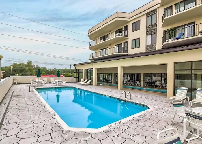 Ocean Block Retreat With Easy Access & Shared Pools