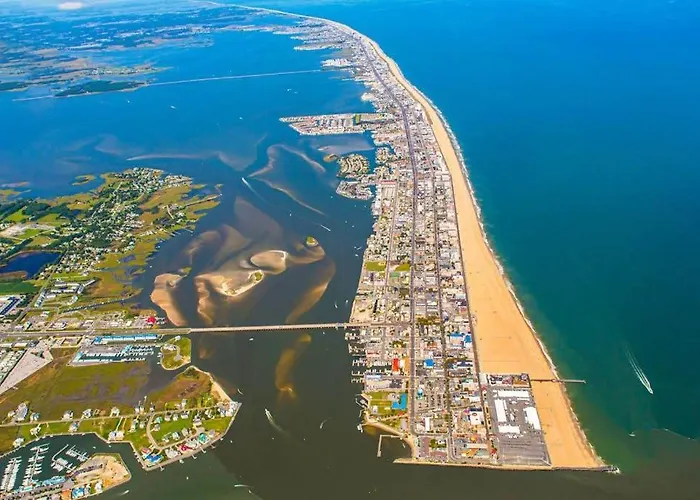 Ocean Block Retreat With Easy Access & Shared Pools